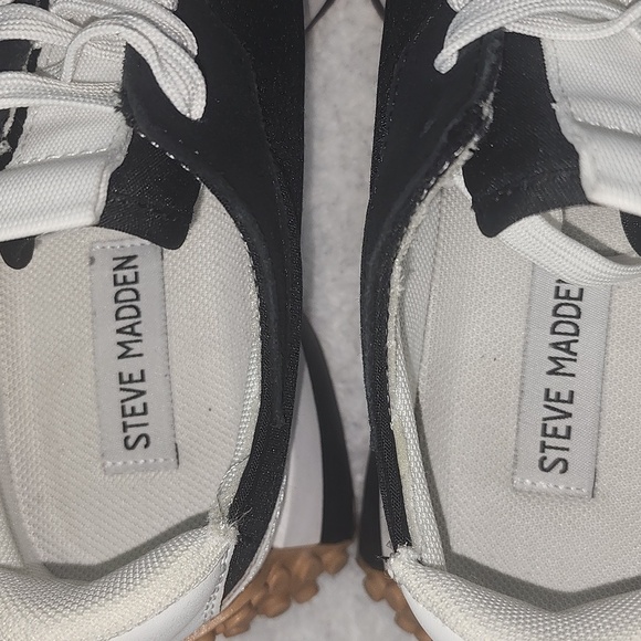 Steve Madden Campo Retro Jogger Sneaker - Picture 10 of 16